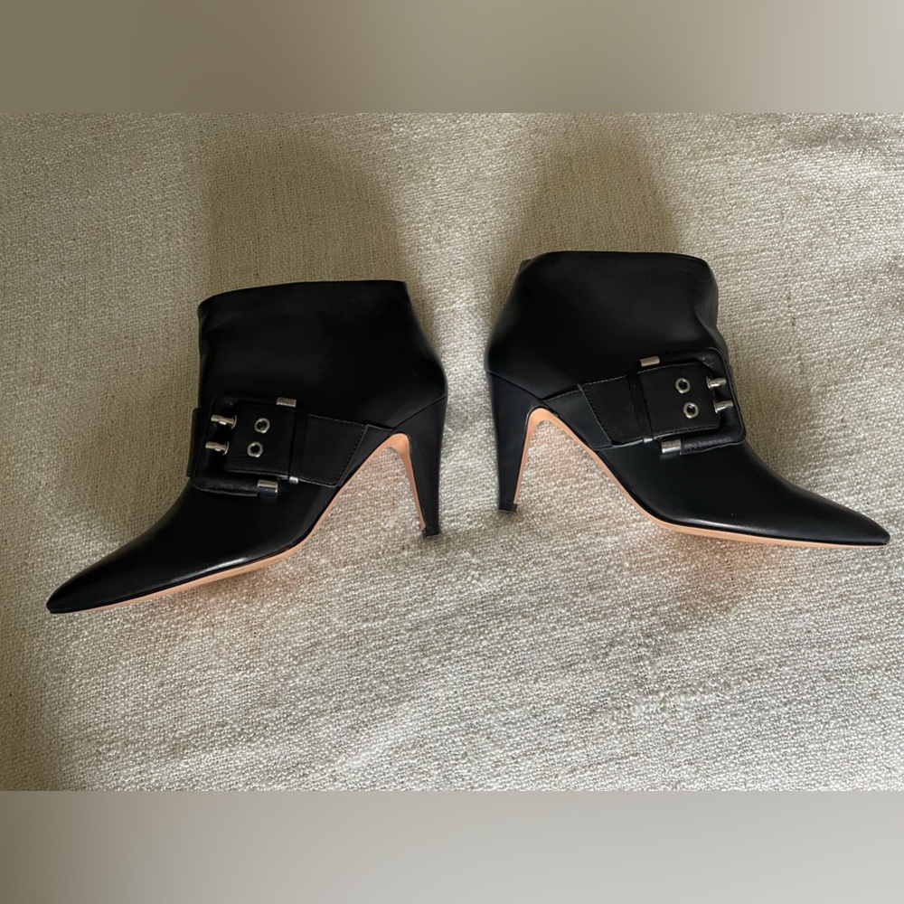 Nine West Women’s Bootie
Black Leather - Size 6.5 - 3 inch heel